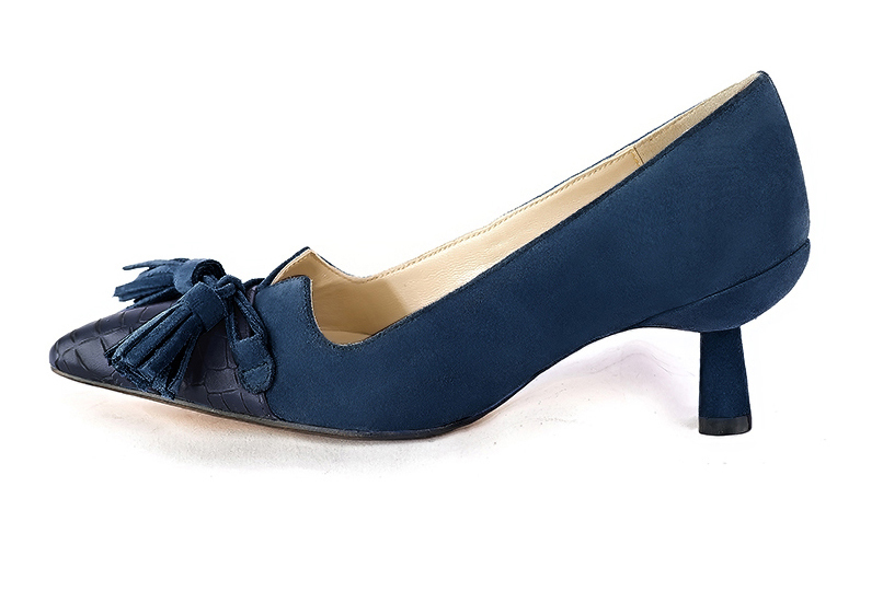 Navy blue women's dress pumps, with a knot on the front. Tapered toe. Medium spool heels. Profile view - Florence KOOIJMAN